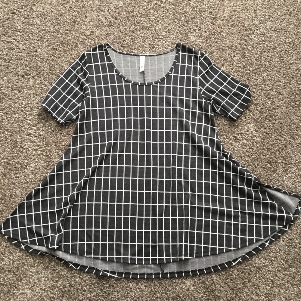 SALE 🎉 LuLaRoe Perfect Tee S